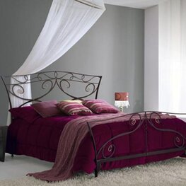 Двуспальная кованая кровать в античном стиле