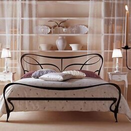 Кованая кровать двуспальная в стиле хай тек