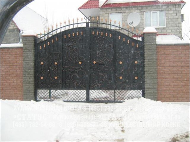 Кованые ворота со шпилями