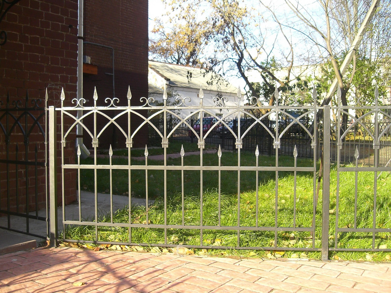 Забор с горизонтальным рисунком
