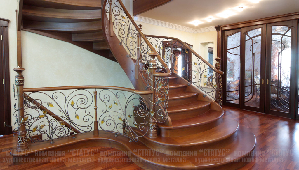 Кованая лестница - элемент декора дома